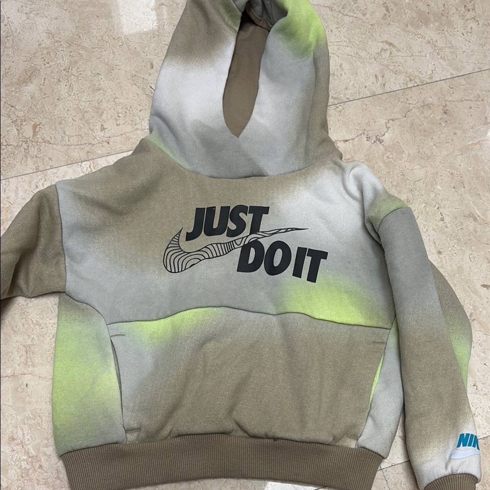 Nike Kids Gradient Hoodie - Green and Gray size 5-6